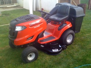 troy-bilt-lawn-tractor-040509a